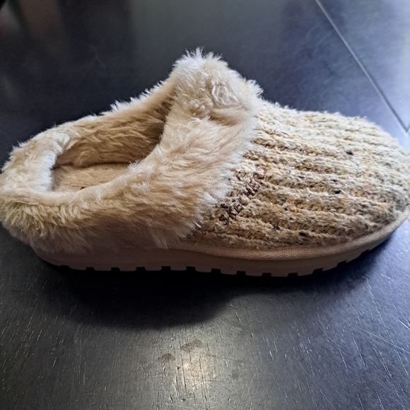 Skechers In & Out Faux Fur Clog/Slipper    Size 7 - Picture 7 of 11